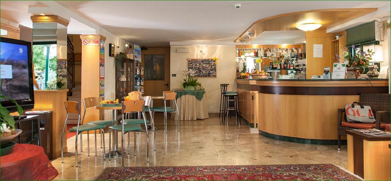 Hotel Verdemare Rimini Eksteriør billede